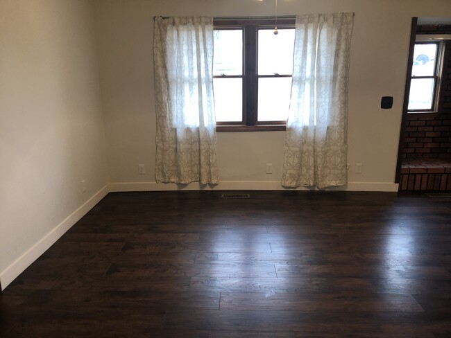 Building Photo - 438 E Elm St