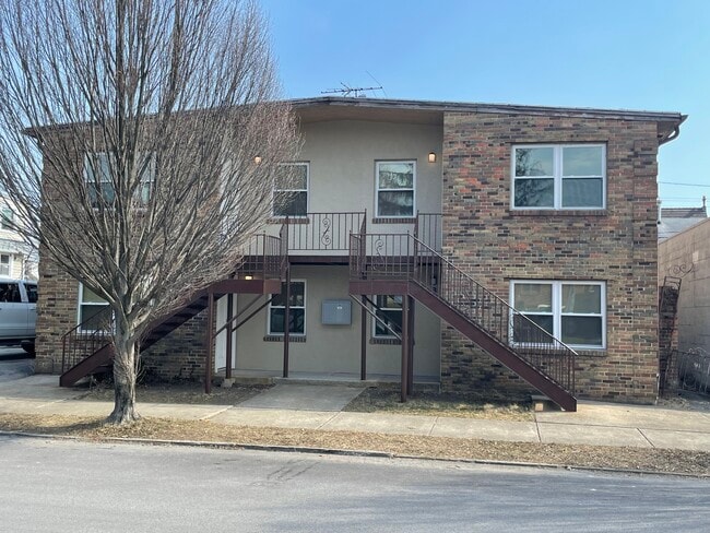 Building Photo - 1480 Doten Ave