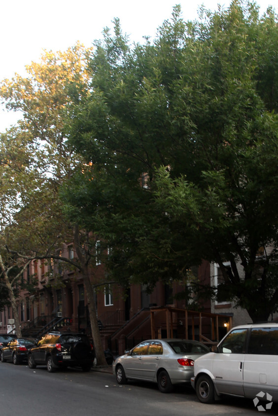 Foto del edificio - 225 W 131st St