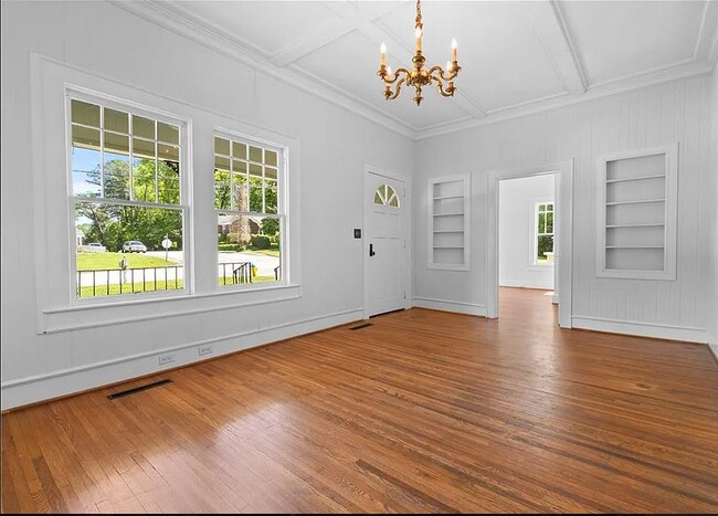 Building Photo - 901 W Main St