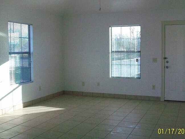 Building Photo - Duplex in Southridge Estates