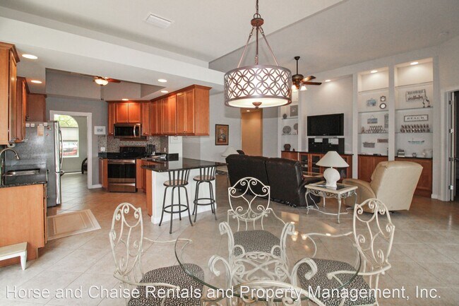 Foto del edificio - 3 br, 3 bath House - 13260 Ipolita St