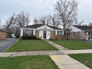 Building Photo - 2223 Hawthorne Rd