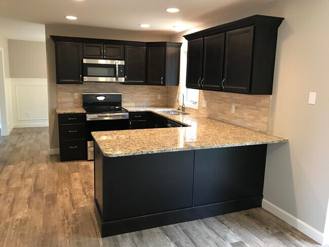 Building Photo - 4518 E Bridgewood Dr