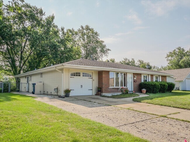 Building Photo - 631 Springinsguth Rd