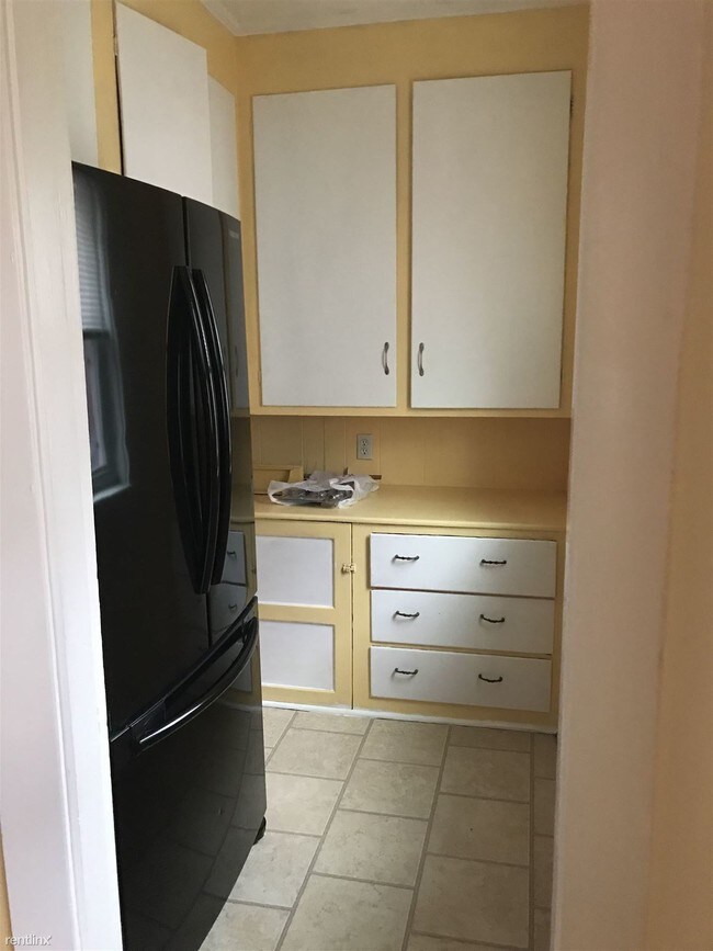 Foto del edificio - 3 br, 1 bath Triplex - 15 Glendale St Floor 2