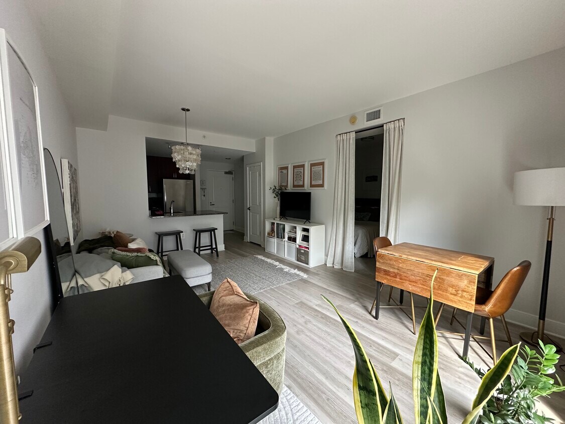 Foto principal - 4101 Albemarle St NW