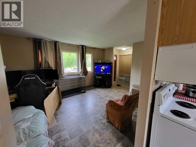 Photo du bâtiment - 2161 Palm Rd S