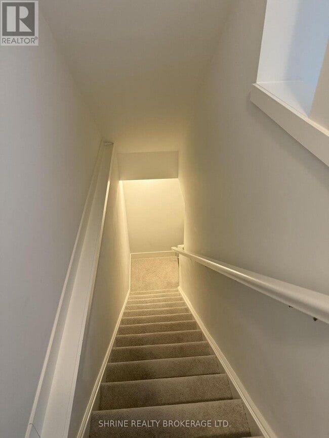 Building Photo - 925 Deveron Crescent