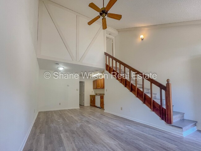 Foto del edificio - 2 BR 1.5 BA townhouse up for lease! Not fa...