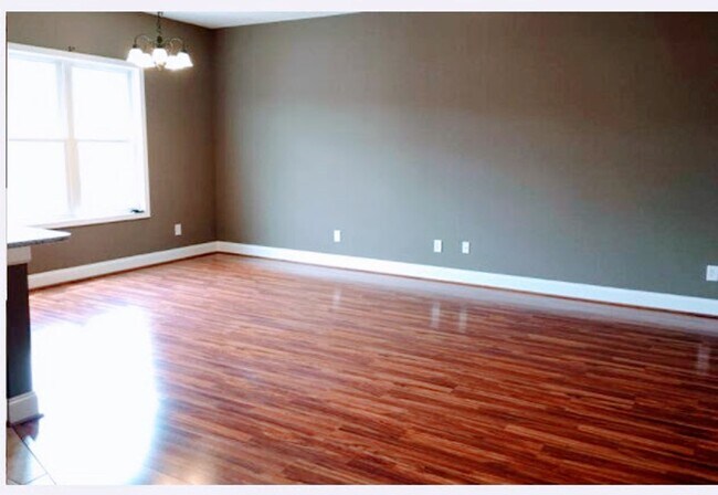 Foto del edificio - Great Location 2 Bedroom Apartment