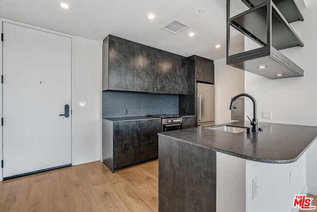 Foto del edificio - 10700 Tabor St