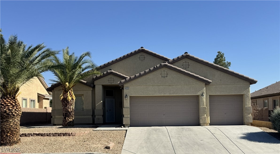 Primary Photo - 4620 Ventana Rey St