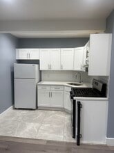 Building Photo - 352 Van Houten St