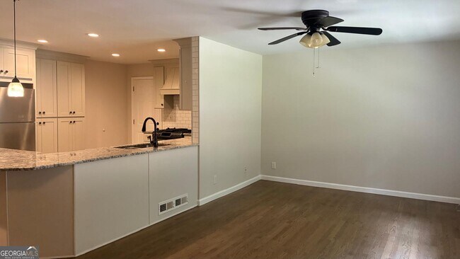 Foto del edificio - 1744 Oak Ridge Way NW