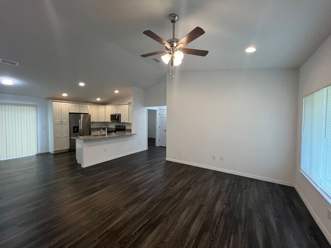 Foto del edificio - GORGEOUS 3 Bedroom, 2 Bathroom Home in Ock...