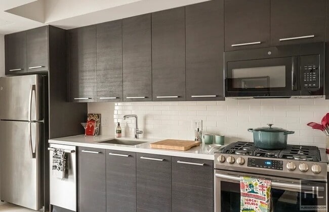 Building Photo - 310 Clarkson Ave