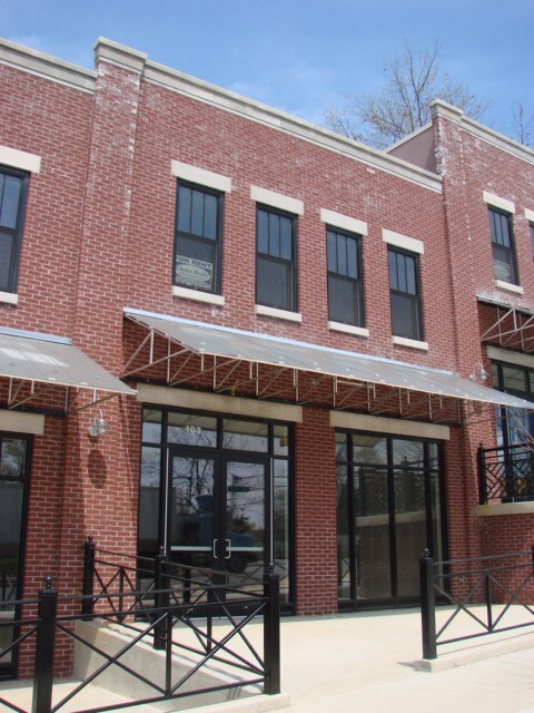Building Photo - 581 E Hillside Dr