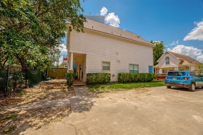 Building Photo - 2810 Austin St