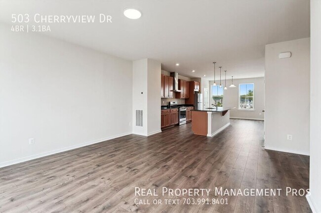Foto del edificio - 503 Cherryview Dr