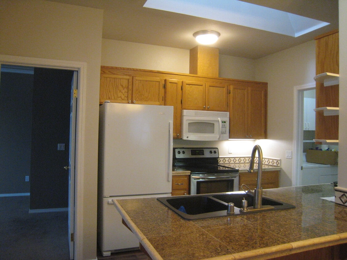1002 9th Ave SE Unit C202, Puyallup, WA 98372 Condo for Rent in