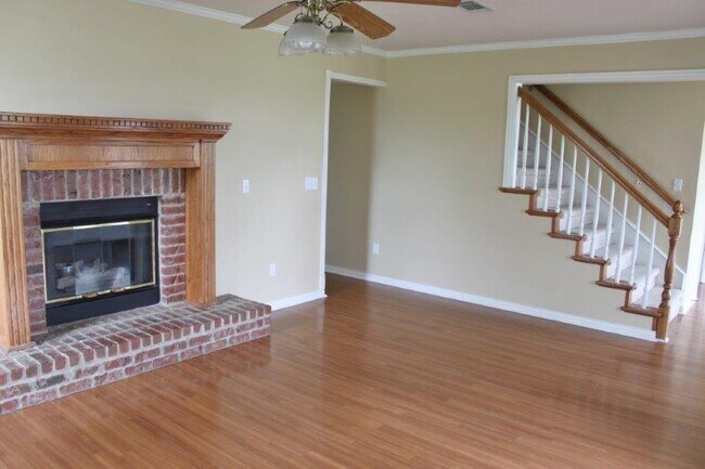 Foto del edificio - 1071 Hynds Ranch Rd
