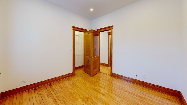 Foto del edificio - 1742 W Addison St