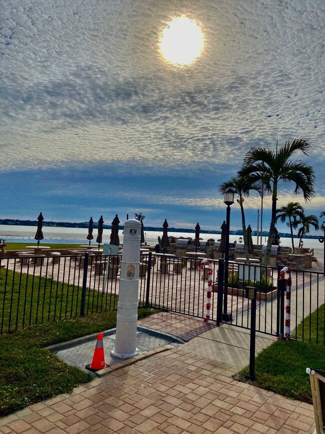 Foto del edificio - 830 S Gulfview Blvd