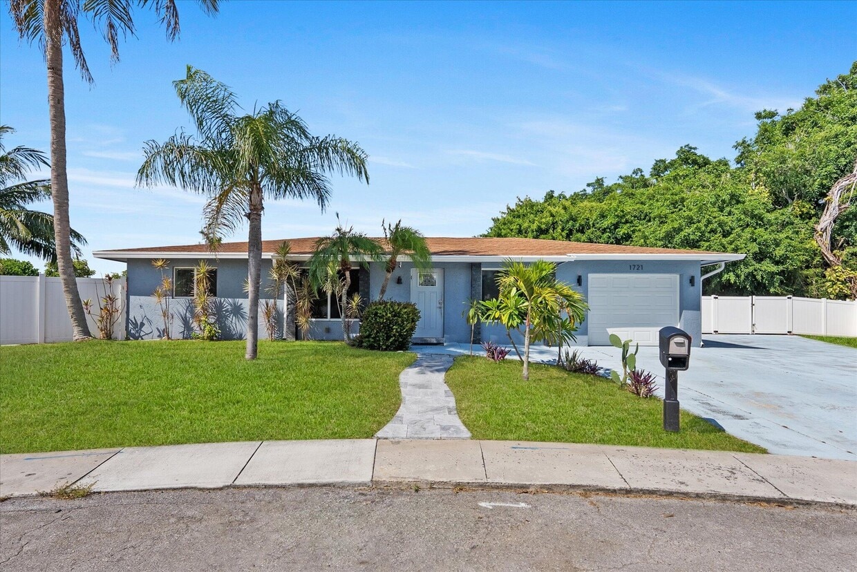 Primary Photo - 1721 SW 10th St