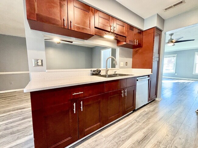 Foto del edificio - Gorgeous Townhome in Virginia Beach