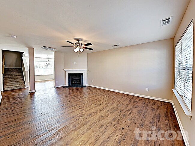 Foto del edificio - 2414 Dewey Creek Ln