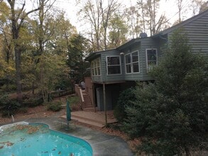 Building Photo - 6624 Lakeside Dr