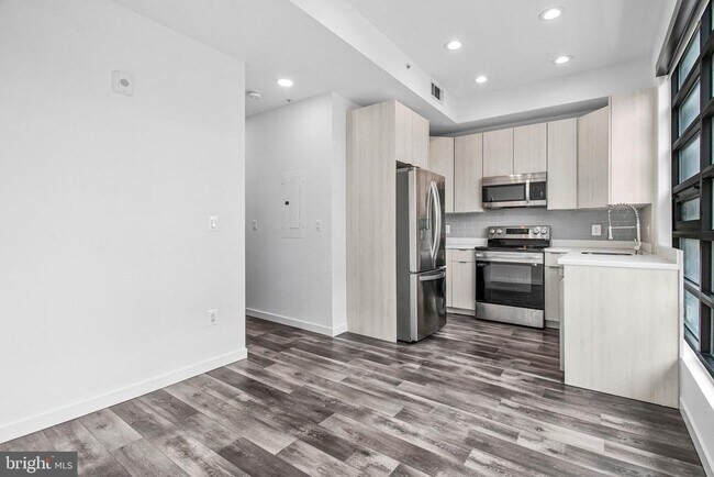 Building Photo - 506 H St NE