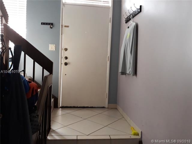 Foto del edificio - 563 NW 98th Ct