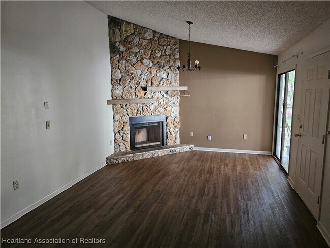 Foto del edificio - 1007 W Pleasant St