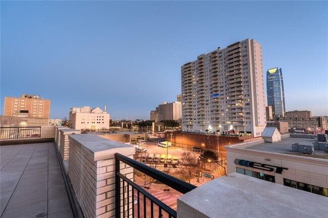 Foto del edificio - Fully Furnished-Posh Urban Penthouse in Mi...