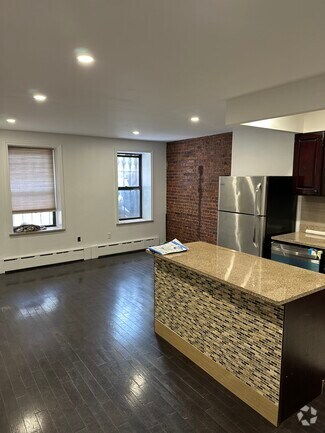 Building Photo - 625 Willoughby Ave