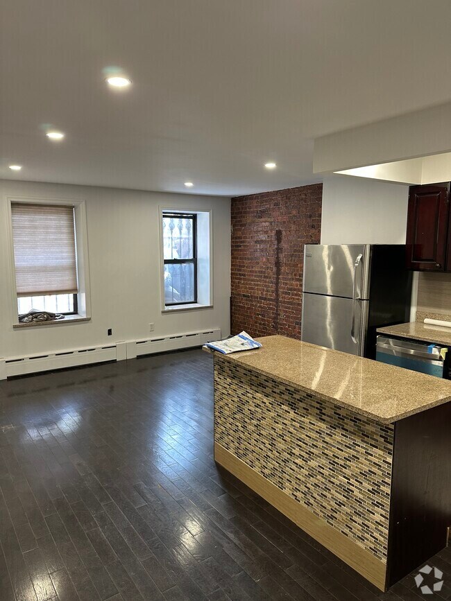Building Photo - 625 Willoughby Ave