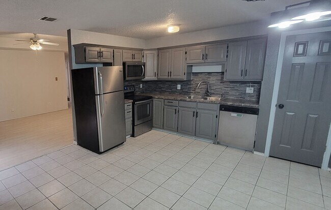 Foto del edificio - 3 bedroom 2 bath in Central Lubbock