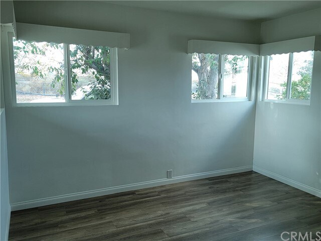 Building Photo - 153 W Zane St