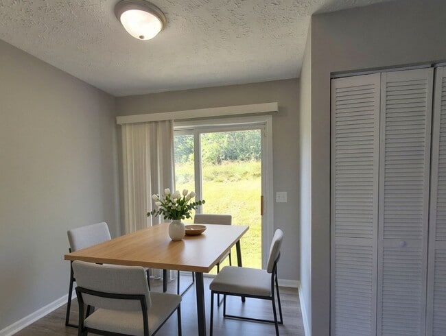 Building Photo - 4 Bed / 2 Full Bath House with Brand-New Kitchen, Attached Garage, and Full Basement - Built 2001