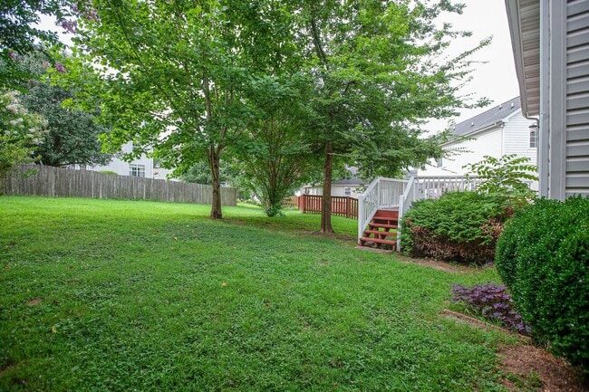 Building Photo - 3 or 4 bed/ 2.5 Bath Home in Falcon Creek ...