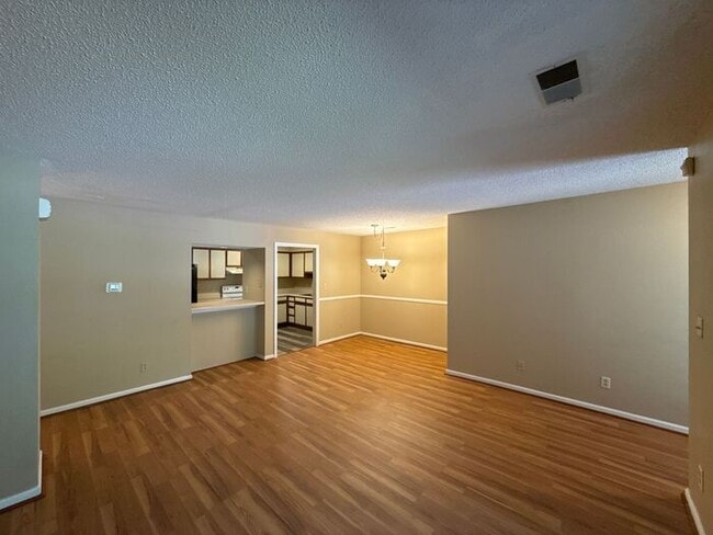 Foto del edificio - T.R. Lawing Realty Property