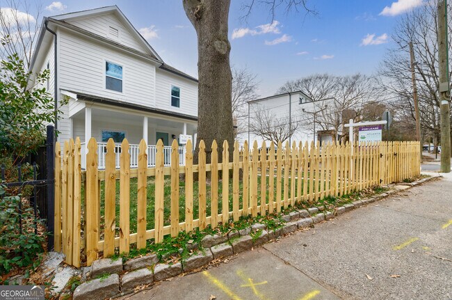 Foto del edificio - 559 Angier Ave NE