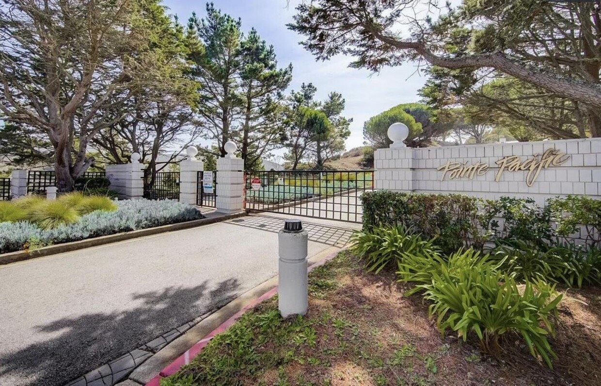 Foto principal - 741 Pointe Pacific Dr