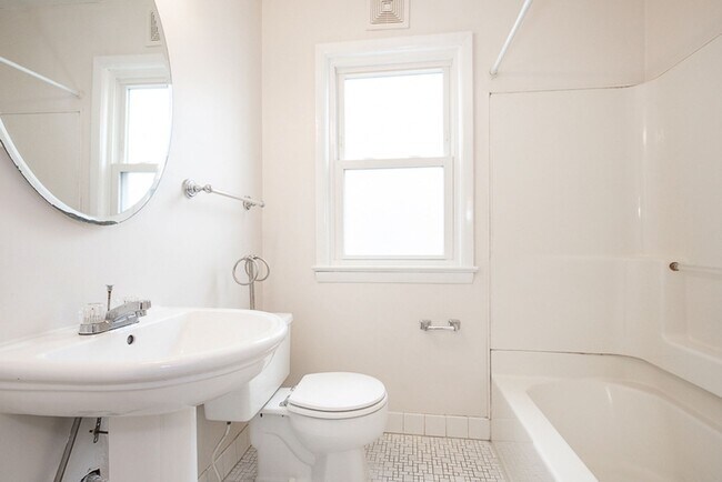 Foto del edificio - 3 Bedroom 2  bath Single Family Home