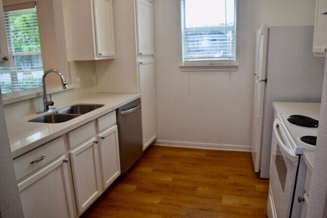 Foto del edificio - 2302 Colorado St