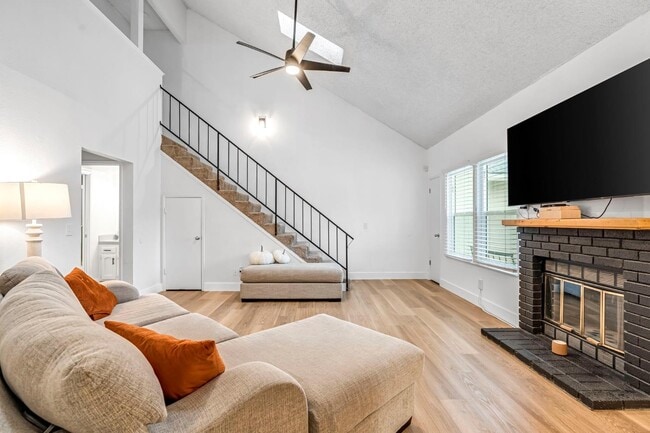 Building Photo - 3656 W Harvard Ave