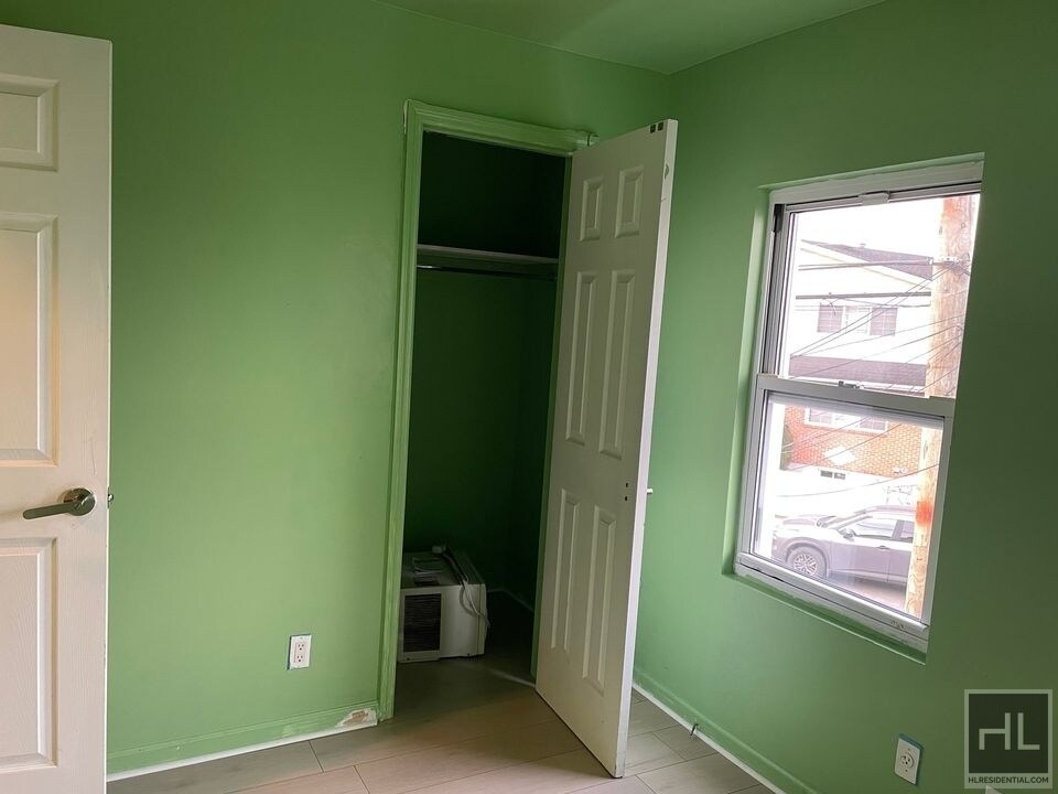 DILLON STREET Room for Rent in Queens, NY