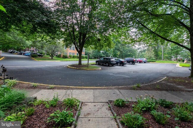 Building Photo - 2404 Albot Rd